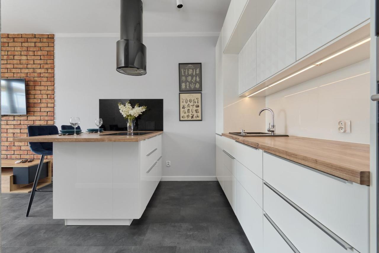 Stylish Kosciuszki Apartaments Near The Market Square With Free Garage Wroclaw By Noclegi Renters Breslávia Exterior foto