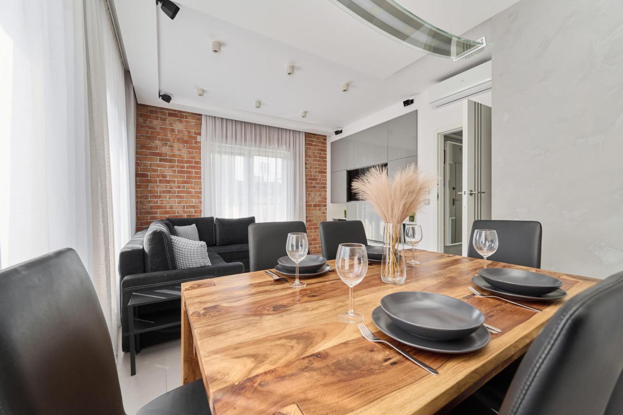 Stylish Kosciuszki Apartaments Near The Market Square With Free Garage Wroclaw By Noclegi Renters Breslávia Exterior foto