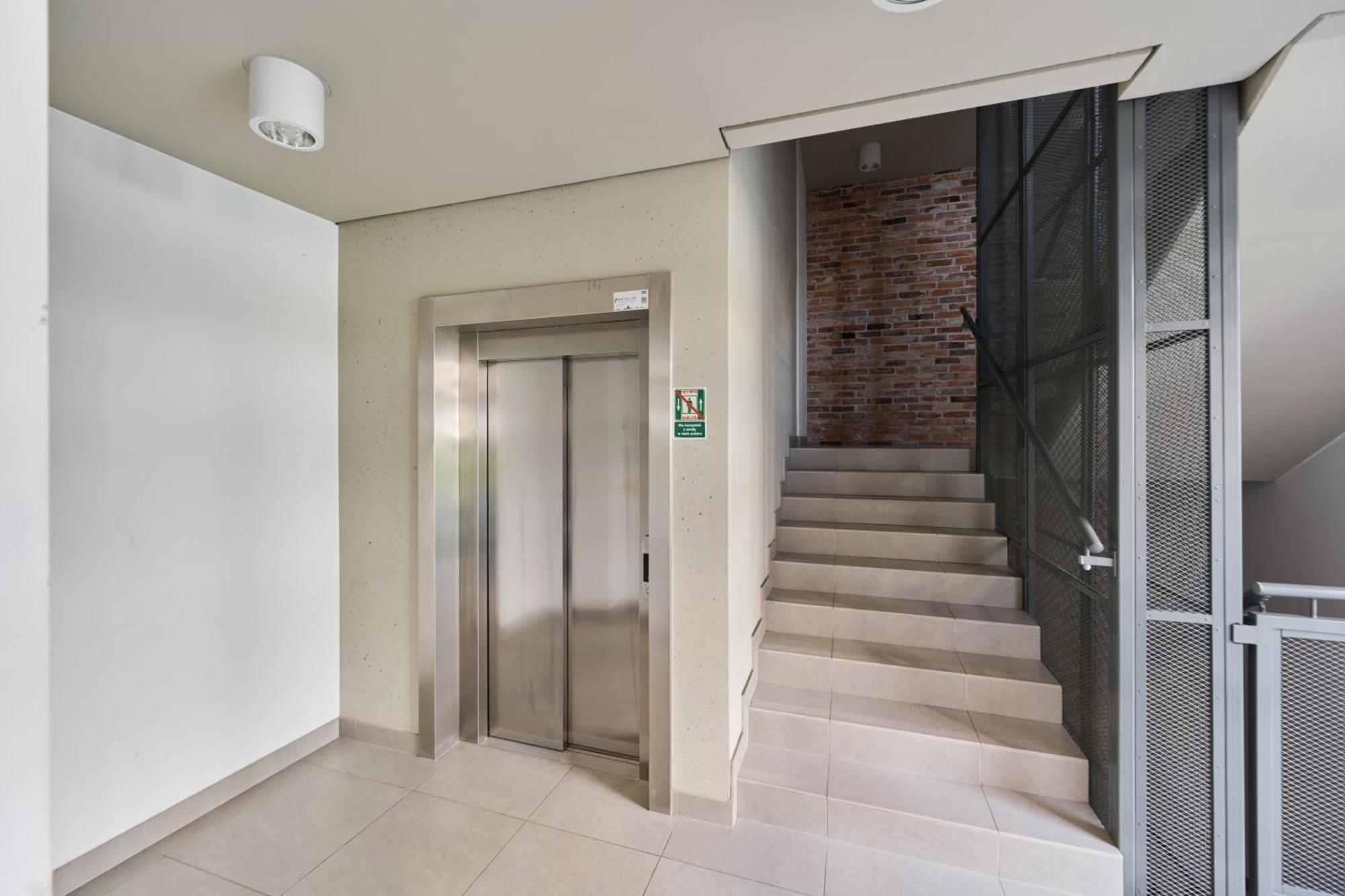 Stylish Kosciuszki Apartaments Near The Market Square With Free Garage Wroclaw By Noclegi Renters Breslávia Exterior foto