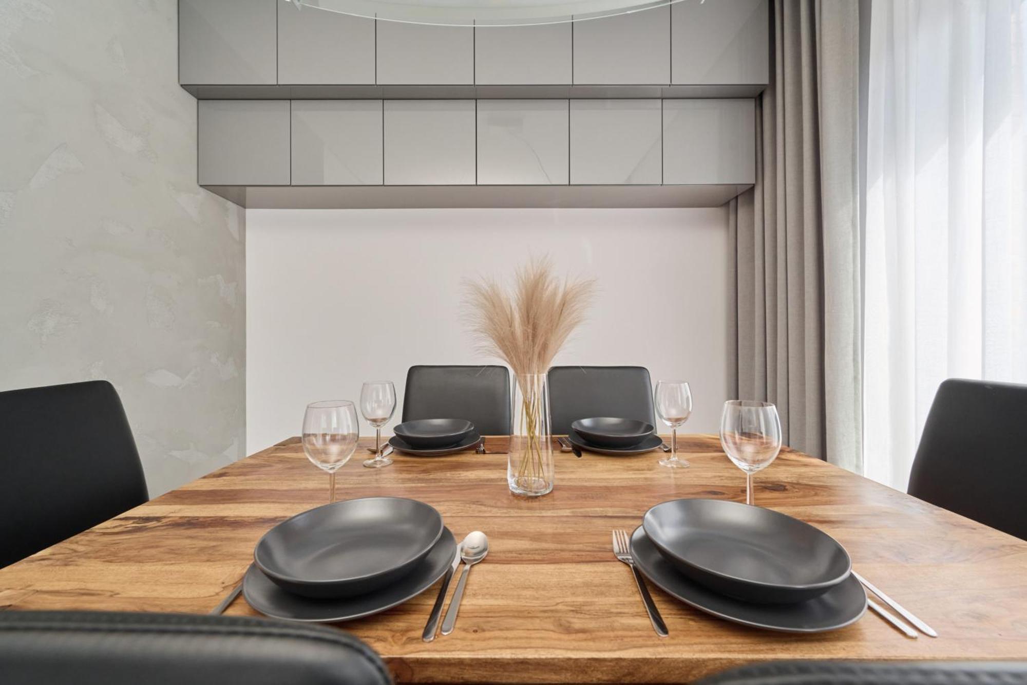 Stylish Kosciuszki Apartaments Near The Market Square With Free Garage Wroclaw By Noclegi Renters Breslávia Exterior foto
